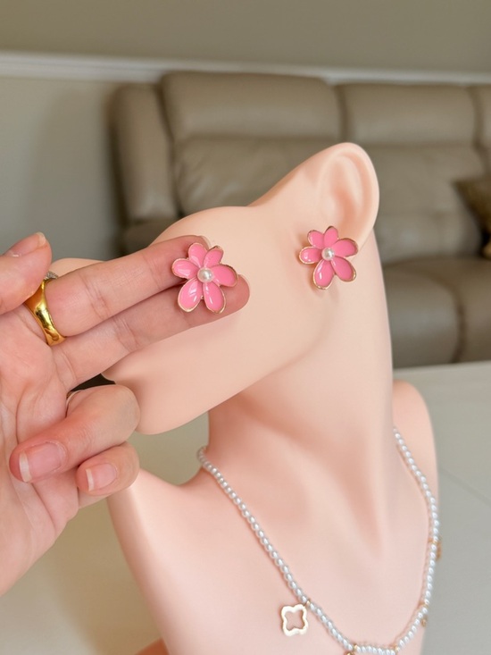 Gold Pink Pearl Center Flower Stud Earrings - Lovisa Pink Flower Pearl Center Stud Earrings